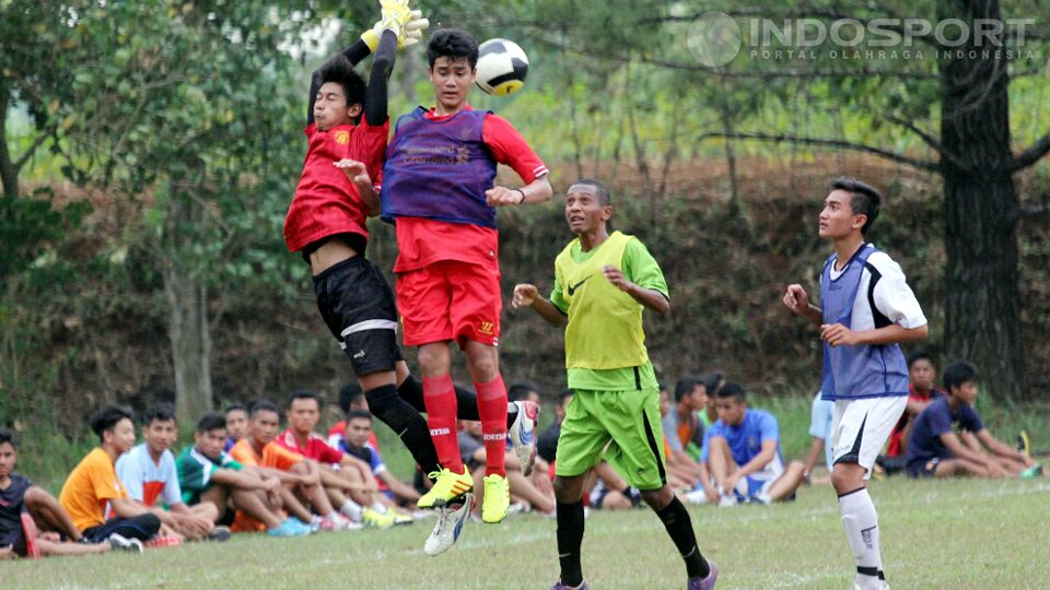 Pemain-pemain muda bersaing dalam seleksi tim nasional U-17. Copyright: &copy; Herry Ibrahim/INDOSPORT